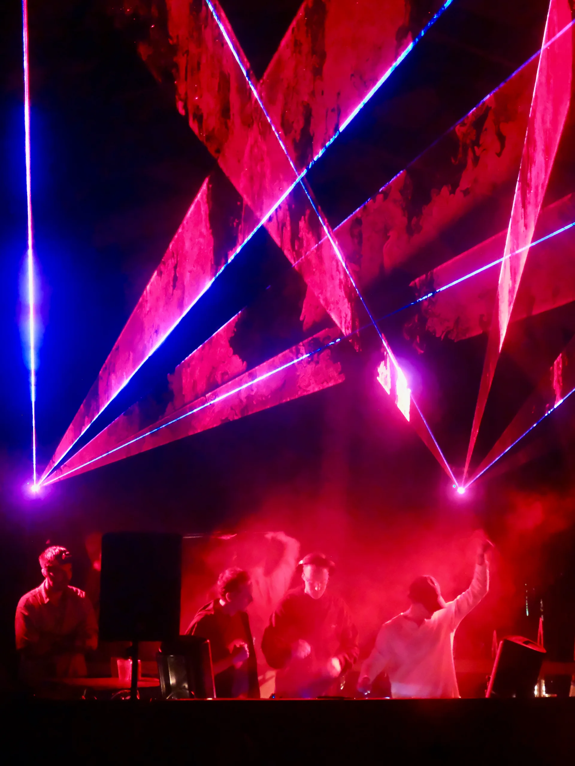 INTERGALACTIC | 東京・日の出町の森が、光とアートと音楽の別世界に変わる