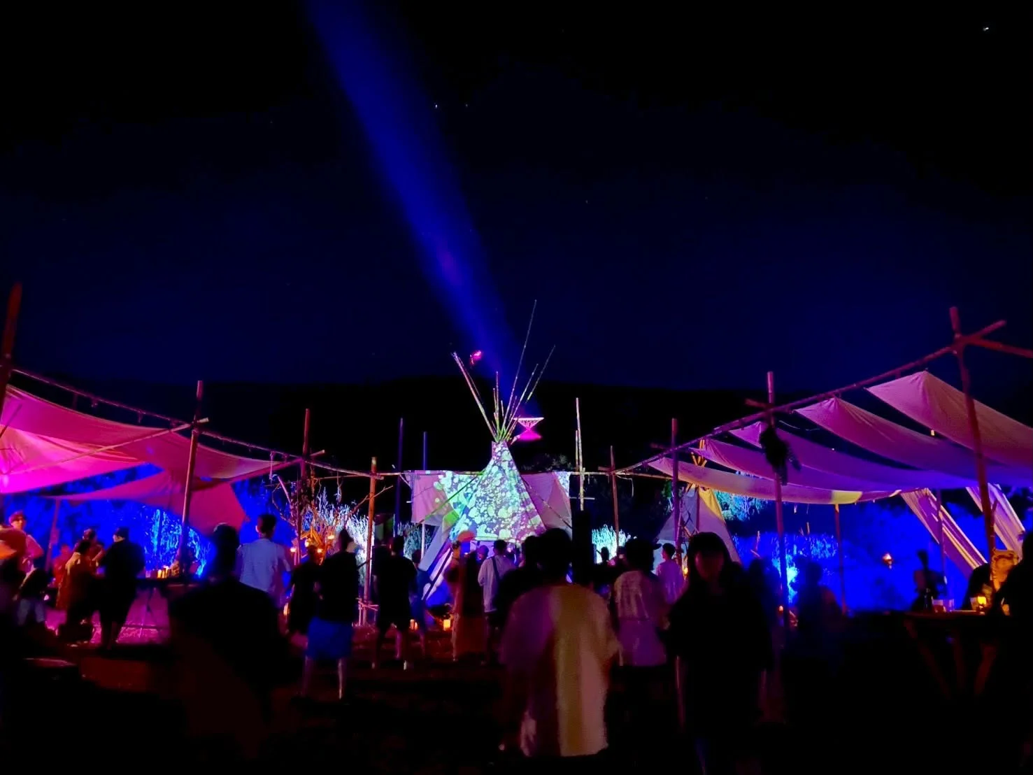 On a hidden beach in Hokota, Ibaraki, a two-day beach party where you can dance the nights away.